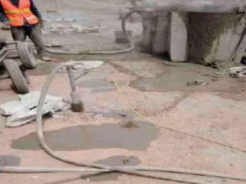 水满乡水泥混凝土路面板底注浆技术 路面脱空注浆整治方案